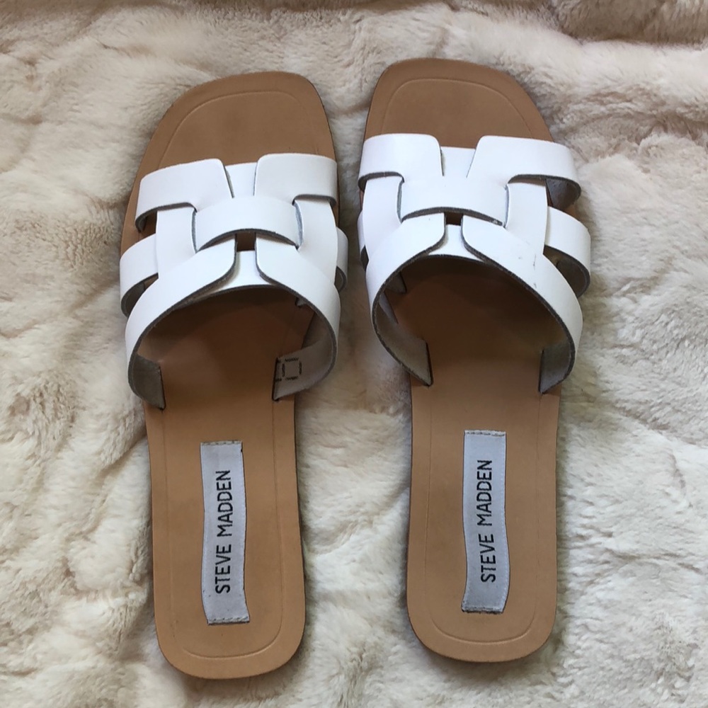 Size 6 Steve Madden white sandal